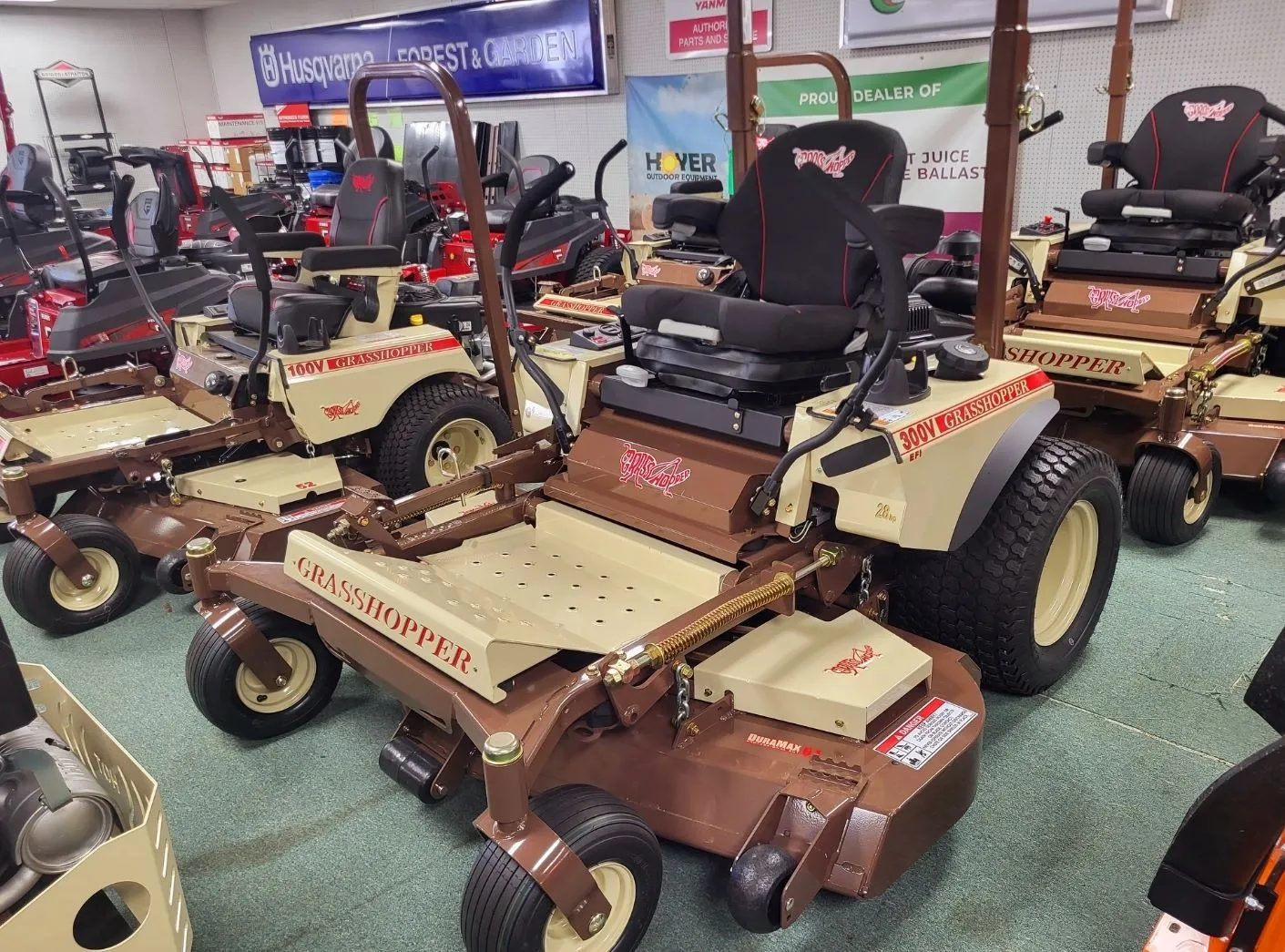 Grasshopper 328G4 Zero Turn Mower, Vanguard EFI, 28 hp, 61 in for